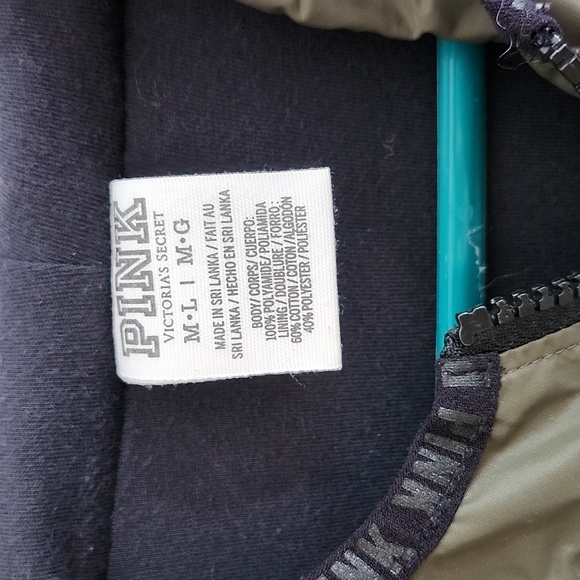 Women's Victoria's Secret Pink Size M-L Camo Lined Waterproof Jacket - Picture 2 of 8